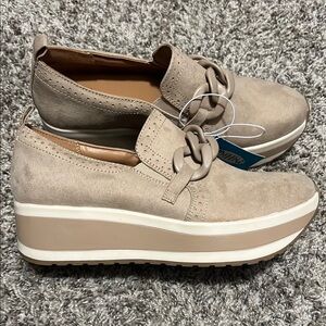 Women's Beige Platform Loafers